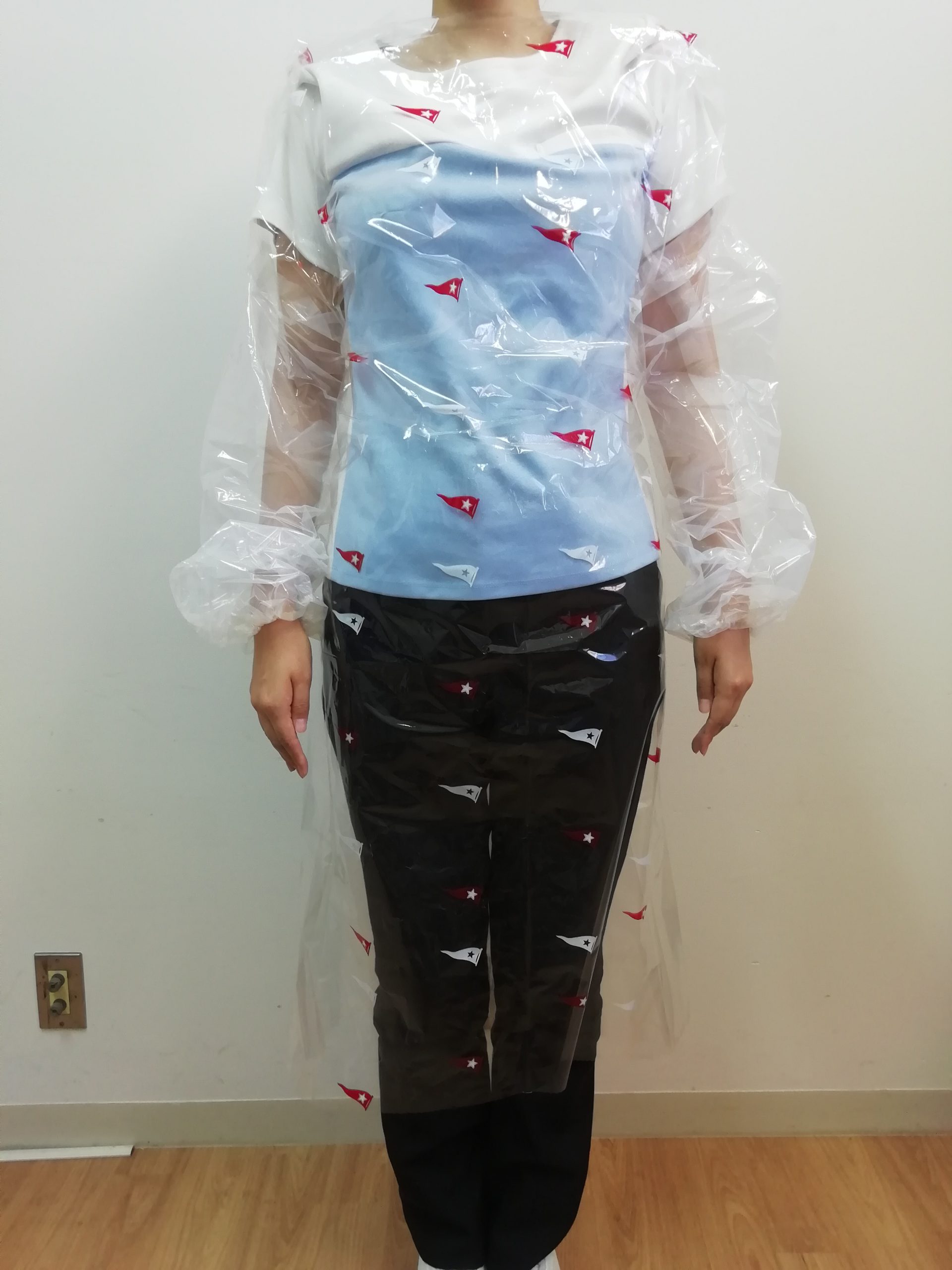 手作りガウン用の資材をご寄付いただきました